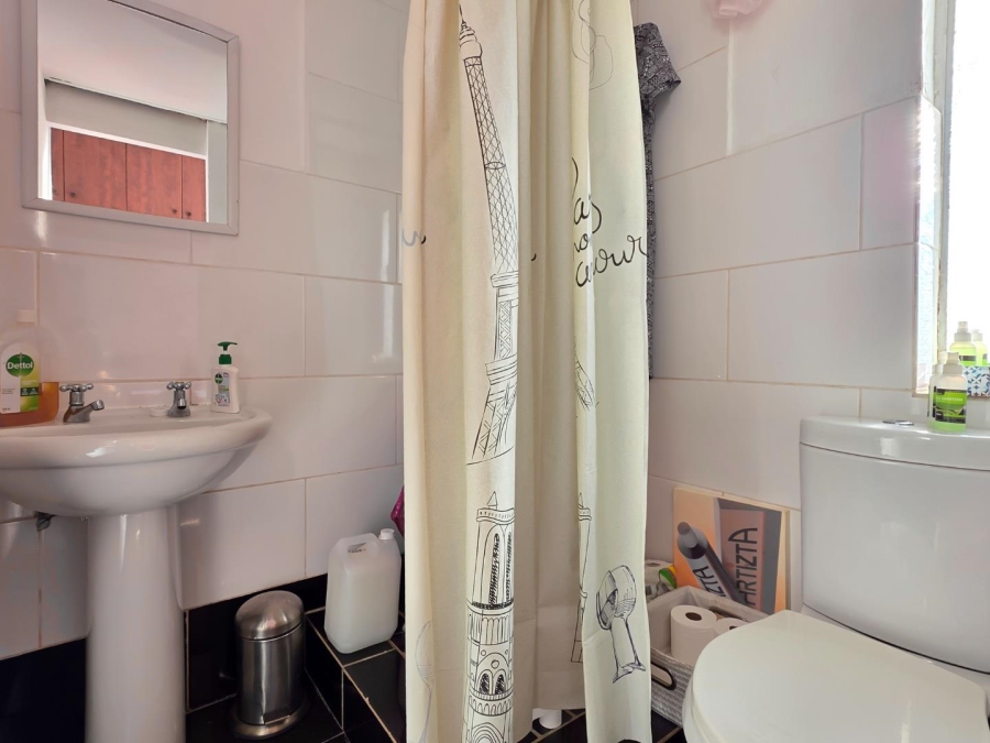 2 Bedroom Property for Sale in Sea Point Western Cape